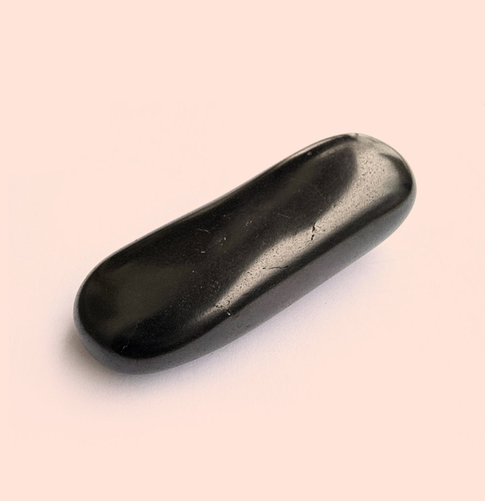 Brušen šungit v kosu