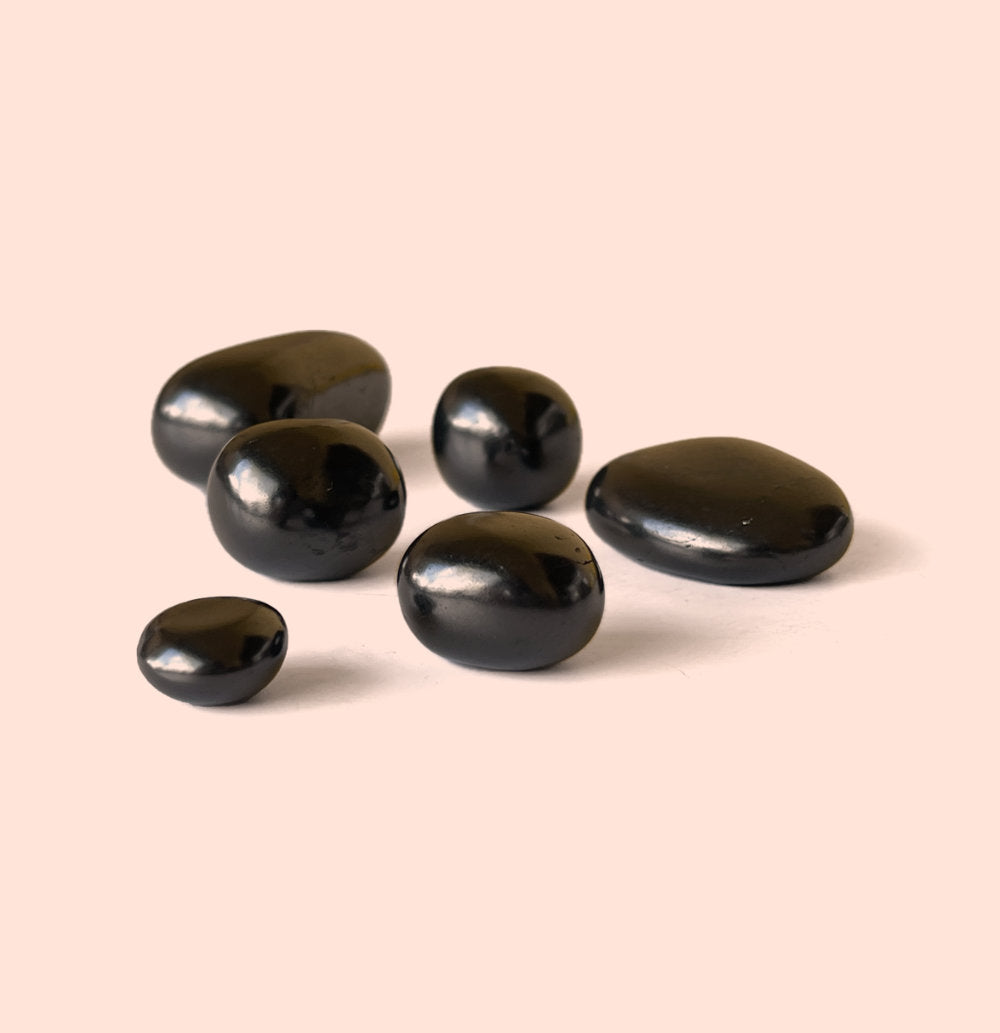 Brušen šungit za vodo