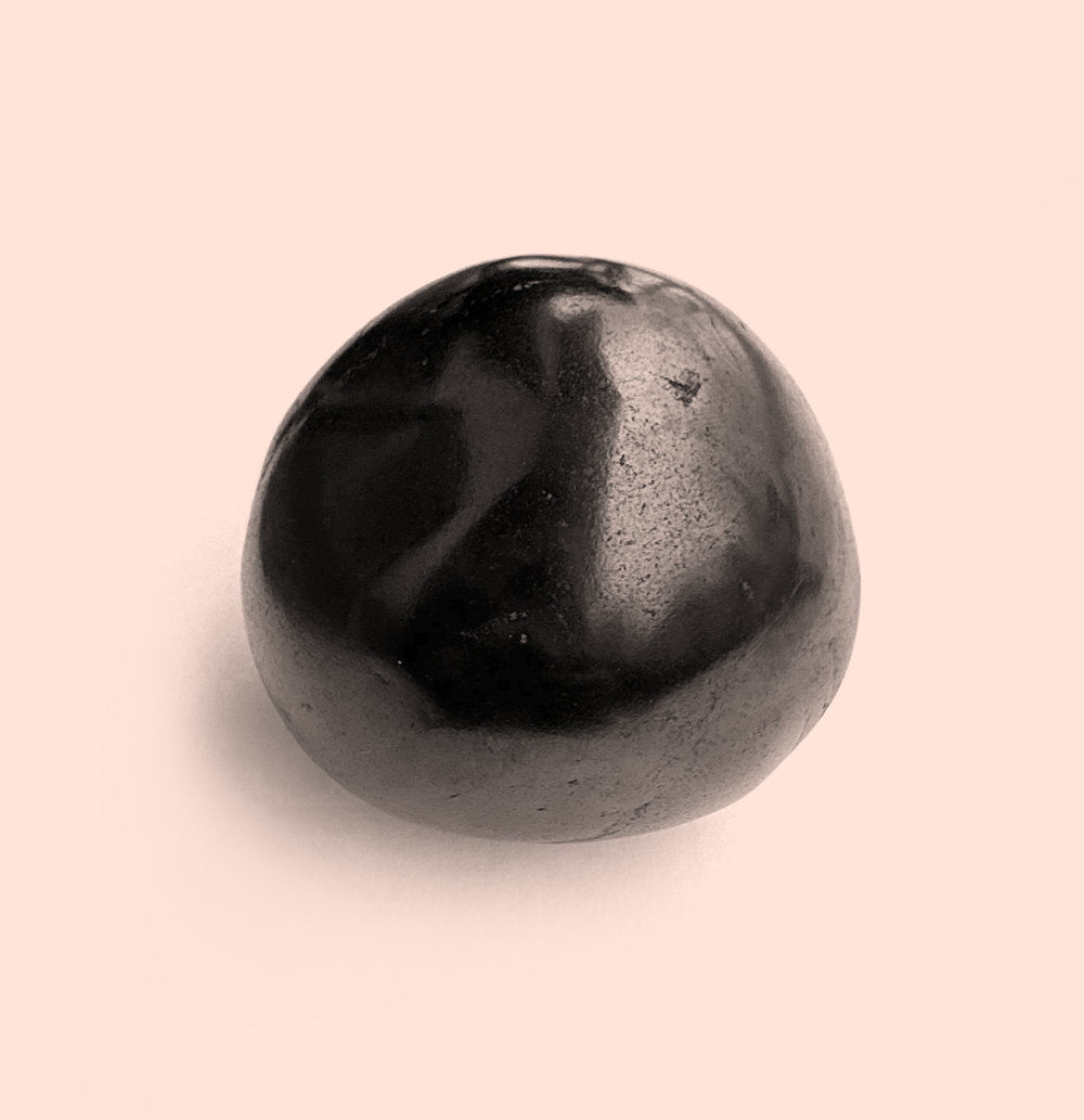 Brušen šungit v kosu